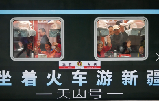 B9坐着火车游新疆&middot;天山号旅游专列（乐享-独库版）13 日游  南北疆环游